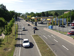 Abbildung Hauptzufahrtstraße in Wellesweiler, Stadtteil der Kreisstadt Neunkirchen Saar, Deutschland / © ruff