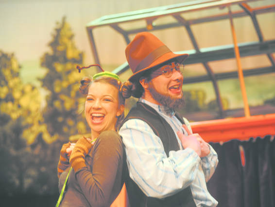 Zwei kostümierte Menschen